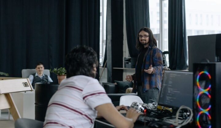 Best UAE free zones for technology startups in 2026