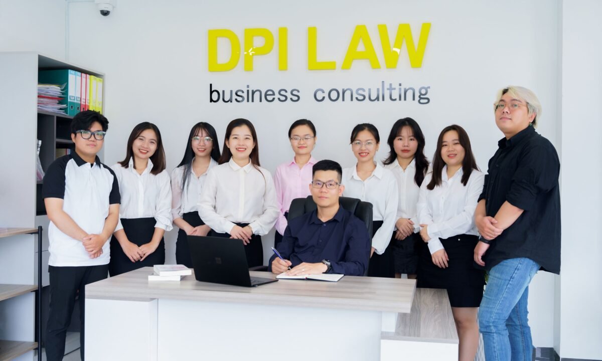 Management consultants in a business meeting discussing UAE free zone licensing